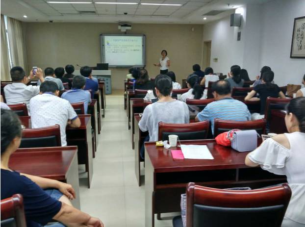 为纪念中国共产党成立96周年，深入推进“两学一做”教育活动，8868体育(中国)官方网站 - 登录入口集团党委书记陈宝贵同志，8868体育(中国)官方网站 - 登录入口集团党委副书记、厦门眼科中心党总支书记陈逸恬同志，党委委员张秀恋同志，以及支部三十余名党员同志参加了集团党委组织的庆祝“七一”主题党日