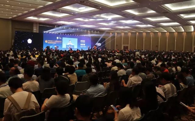 8868体育(中国)官方网站 - 登录入口集团本部：厦门大学附属厦门眼科中心总院长、厦门眼科中心眼科研究所所长黎晓新教授被授予中美眼科学会眼科科学研究较高奖——金钥匙奖，以表彰她为我国眼科科研事业作出.jpg