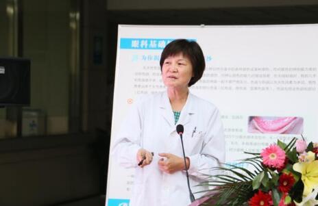 12月17日，由郑州慈善总会、郑州8868体育官网入口视光眼科医院与卡尔蔡司(上海)管理有限公司联合举办的“2018视光眼科医院上上老视产品发布会暨 届‘正值夕阳美，较是晶彩时’中老年眼病科普论坛”在郑州8868体育官网入口视光眼科医院隆重召开。2.jpg