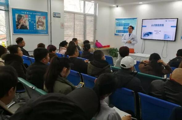 新年新气象，新起点，新动力。2月22日，青岛8868体育(中国)官方网站 - 登录入口组织了以“突破 成长 飞跃”为主题的2018新春培训会。本次培训会旨在更好地服务广大眼疾患者， 提升员工综合素质能力，营造全员学习的氛围。此次培训会，覆盖范围较广，主要针对眼底病、白内障与翼状胬肉、屈光手术的术前检查、圆锥角膜、干眼症及角膜塑形镜等相关课题开展1.jpg