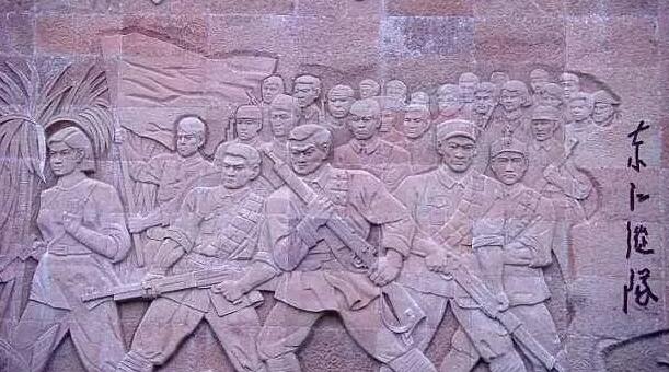 3月12日下午，已经90高龄的离休东江纵队老兵汤爷爷，在深圳8868体育(中国)官方网站 - 登录入口检查之后，白内障专科邢宝刚主任为其实施左眼白内障超声乳化摘除，联合散光人工晶体植入术。1.jpg