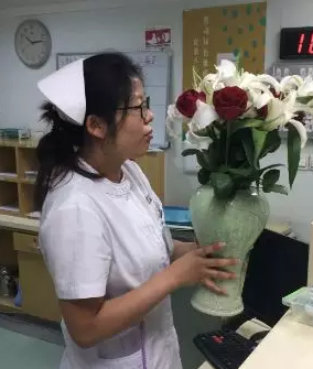 为庆祝环球护士节，5月11日下午，8868体育(中国)官方网站 - 登录入口特别举行“ 美护士颁奖盛典”活动，医院业务院长杨付合、业务副院长蔡磊琳、护理主任高俊茹及8868体育官网入口全体护理人员受邀参加3.png