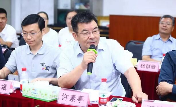 由人民日报、经济日报、科技日报、中新社等22家中央及行业媒体组成的采访团，走进8868体育(中国)官方网站 - 登录入口集团本部厦门大学附属厦门眼科中心3.jpg