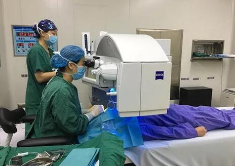近视夫妻双双在成都8868体育(中国)官方网站 - 登录入口顺利摘镜2.jpg