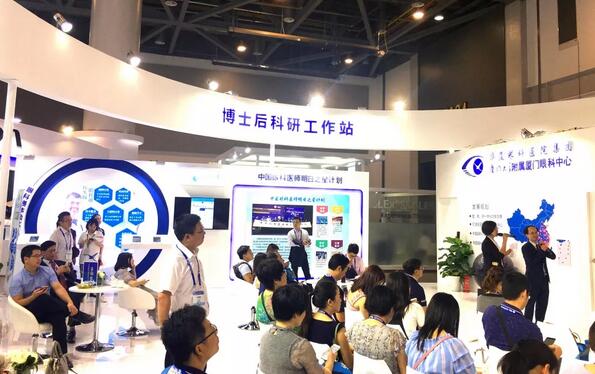 重庆8868体育(中国)官方网站 - 登录入口安晓巨副院长在全国眼科年会进行论文发言4.jpg