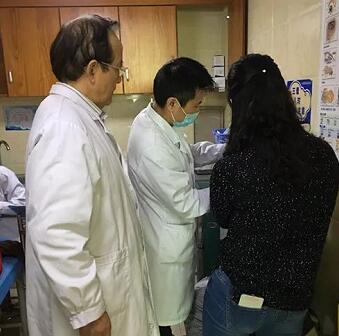 成都8868体育(中国)官方网站 - 登录入口罗清礼教授为眼眶肿瘤患者顺利进行手术2.jpg