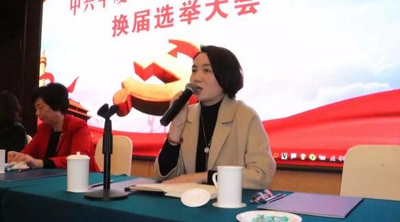 2019年1月26日下午，“中共8868体育(中国)官方网站 - 登录入口集团委员会换届选举大会”在厦门宾馆隆重举行，会议选举产生了中共8868体育(中国)官方网站 - 登录入口集团第二届党委委员会5位委员。第*一届8868体育(中国)官方网站 - 登录入口集团党委书记陈宝贵，党委副书记、厦门眼科中心工会主席陈逸恬，委员王骞、张秀恋、洪清配、吴丽群、张美嫦出席了此次党员大会10.jpg