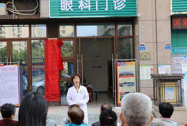 深圳8868体育(中国)官方网站 - 登录入口“名家工作室”正式在深圳招商花园城社康中心揭牌3.jpg