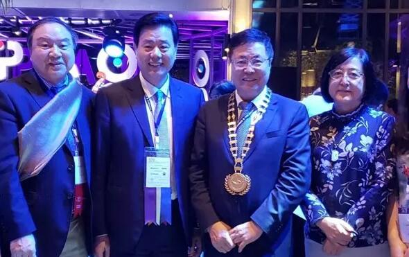 厦门眼科中心赵堪兴院长荣获“亚太眼科学会（APAO）杰出防盲服务奖”1.jpg