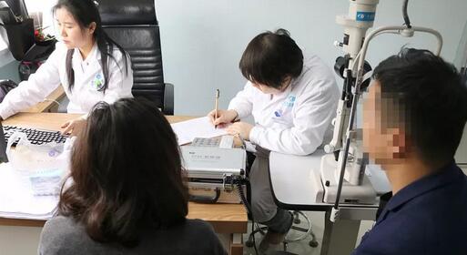 近视夫妻俩一起在许昌8868体育(中国)官方网站 - 登录入口顺利完成摘镜1.jpg