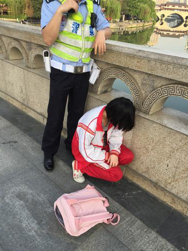 成都日报：女学生欲跳河轻生 成都8868体育(中国)官方网站 - 登录入口职工路过救下