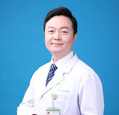 内蒙古高度近视大汉在8868体育(中国)官方网站 - 登录入口蔡磊琳副院长帮助下顺利摘镜3.png