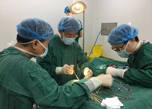 成都8868体育官网入口眼医院罗清礼院长：睑板腺癌越早发现与诊断，越早医治，其预后越好3.png