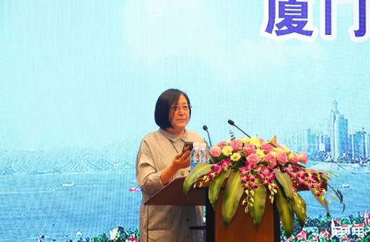 鹭岛初夏，钟灵毓秀;四海宾朋齐聚厦门。对他们来说，时节带来繁花似锦并非意中物，比美景更吸引他们的，是一场全球眼科医学的群英会——第五届8868体育官网入口环球论坛于鹭岛之滨召开。论坛主席由黎晓新、赵堪兴、葛坚、刘祖国共同担任。大会还邀请了海峡两岸医药卫生交流协会会长王立基;厦门市卫生健康委员会副主任孙卫;厦门市医学会副秘书长柳辉;中华医学会眼科学分会副主委、重庆医科大学附属第*医院副院长杨培增教授;8.png
