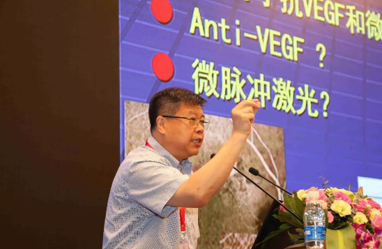 鹭岛初夏，钟灵毓秀;四海宾朋齐聚厦门。对他们来说，时节带来繁花似锦并非意中物，比美景更吸引他们的，是一场全球眼科医学的群英会——第五届8868体育官网入口环球论坛于鹭岛之滨召开。论坛主席由黎晓新、赵堪兴、葛坚、刘祖国共同担任。大会还邀请了海峡两岸医药卫生交流协会会长王立基;厦门市卫生健康委员会副主任孙卫;厦门市医学会副秘书长柳辉;中华医学会眼科学分会副主委、重庆医科大学附属第*医院副院长杨培增教授;12.png