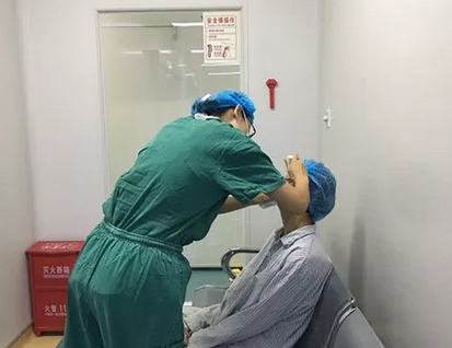 长时间玩手机导致斗鸡眼 在成都8868体育(中国)官方网站 - 登录入口顺利手术1.png