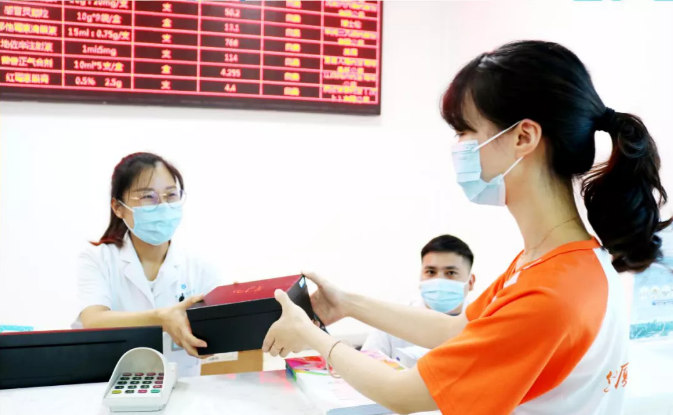 公益助力高考 爱心情暖8868体育官网入口 ——重庆8868体育(中国)官方网站 - 登录入口工会助力高考暨关爱员工活动进行中2.png