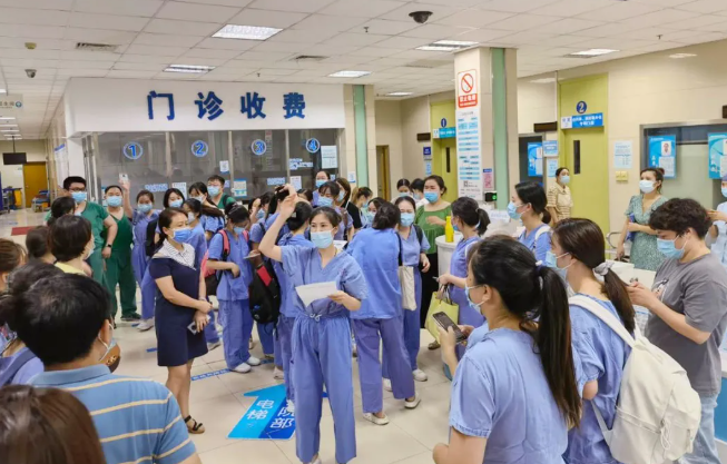 不负使命！8868体育官网入口援莆医疗队凯旋归来，荔城区委书记到场送别5.png