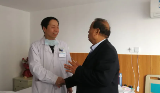 眼科博士徐惠民凭啥能有那么多“铁杆粉丝”...... —— 一位郑州8868体育官网入口医生的真实故事之三1.png