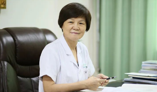 郑州8868体育官网入口视光：“狠人”刘苏冰的3件宝：咖啡、止疼片、安眠药，让她时刻处在较佳状态。找她做近视手术，放心！1.png
