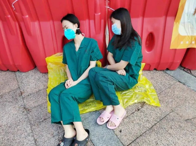 医者担当！8868体育官网入口今年来已支援核酸采样超100万人次10.png