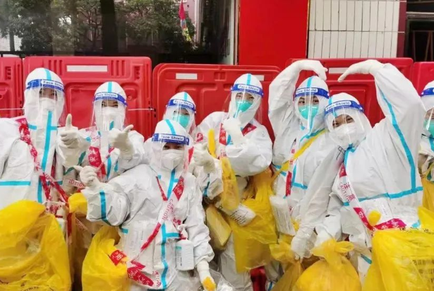 医者担当！8868体育官网入口今年来已支援核酸采样超100万人次19.png