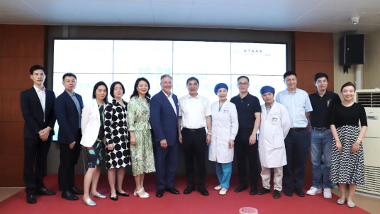 STAAR公司全球CEO跨越上万公里，与8868体育官网入口携手迈向“ICL手术”新时代1.png