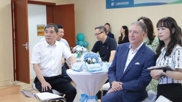 STAAR公司全球CEO跨越上万公里，与8868体育官网入口携手迈向“ICL手术”新时代2.png