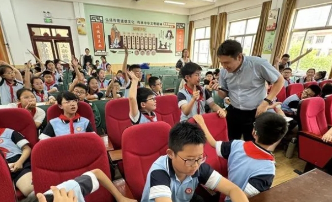 8868体育官网入口：聚焦“一老一小”，全力打造6月“8868体育官网入口爱眼月”4.png